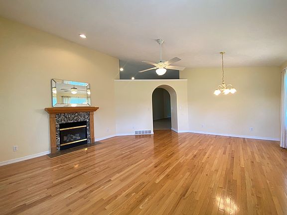 2nd image of 11 Bell Ln