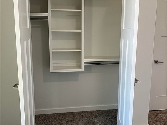 4th image of 618 E Windiate Ct