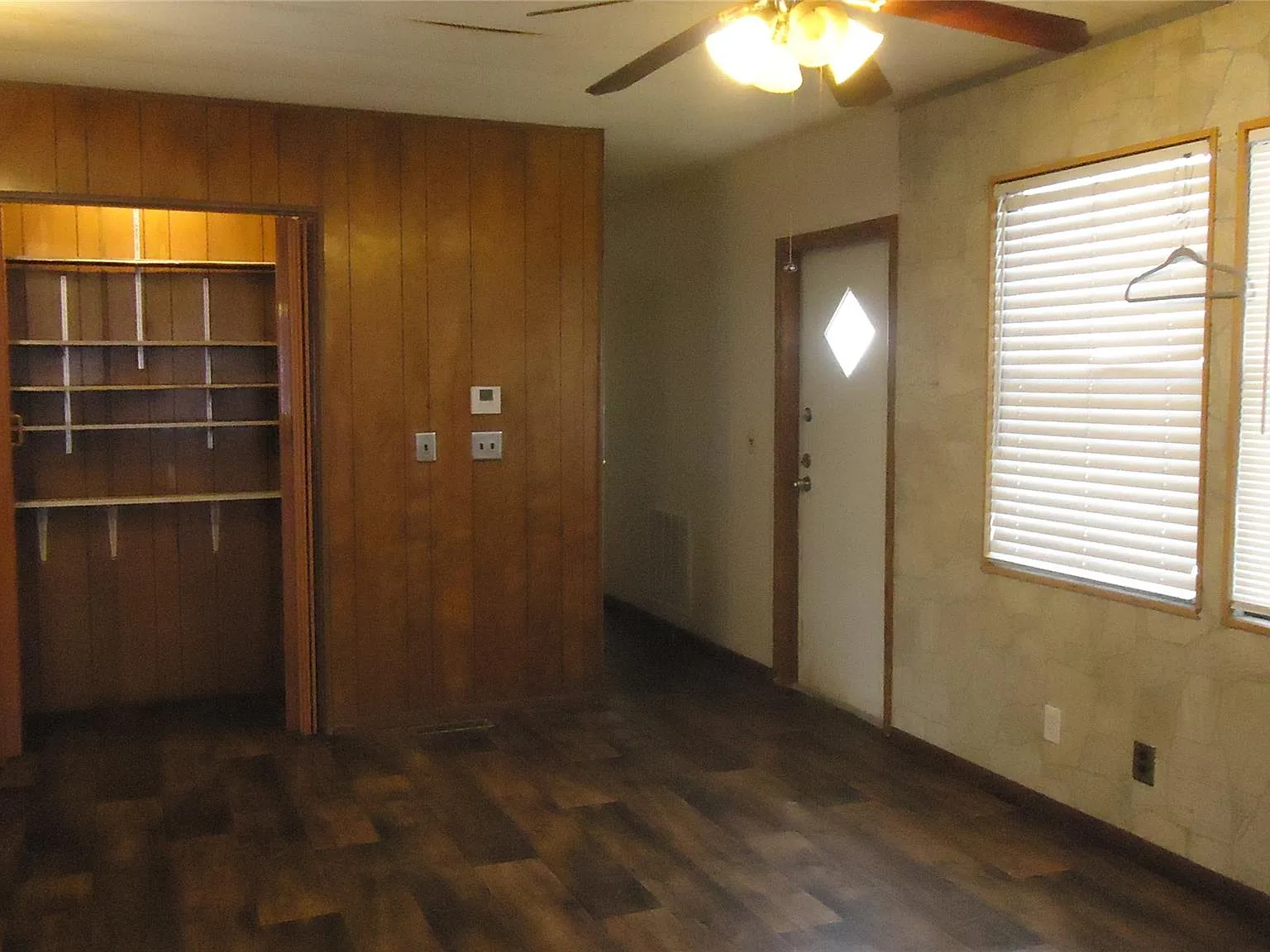 3 bed, 2.0 bath, 1216 sqft, $1,000 — Photo 4