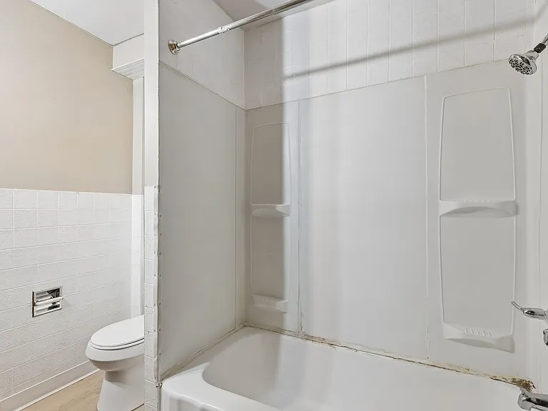 405 William St — Photo 15