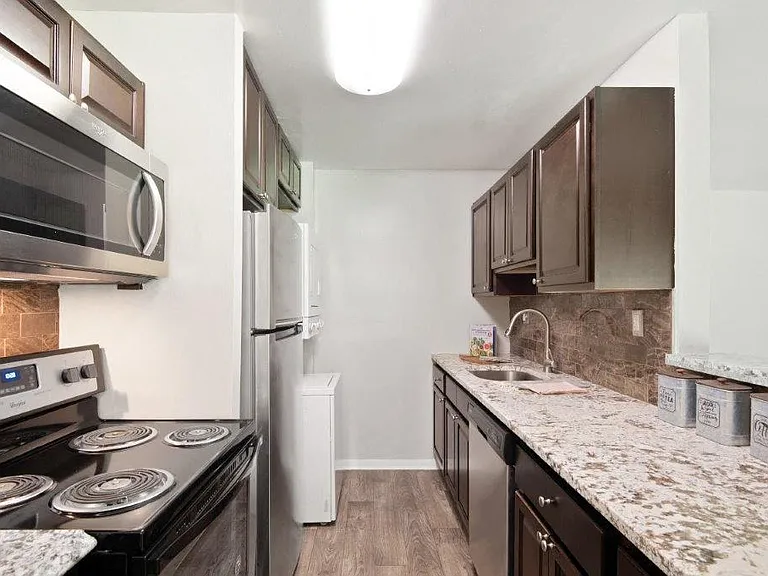 Skylark Pointe Apartment Homes — Photo 1