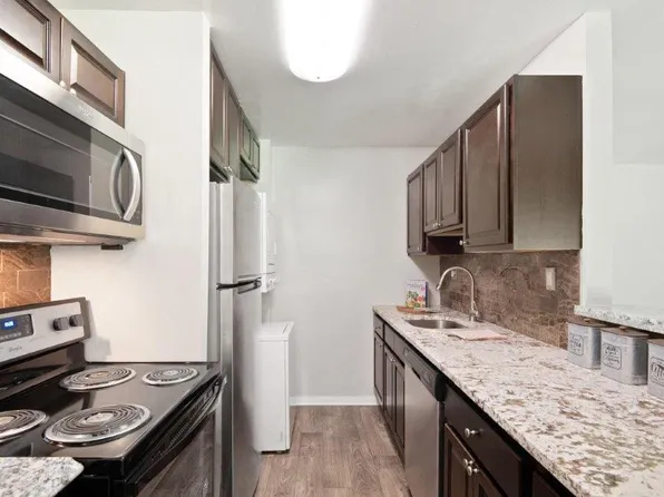 Skylark Pointe Apartment Homes