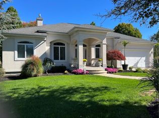 28 Capri Dr, Johnston, RI 02919