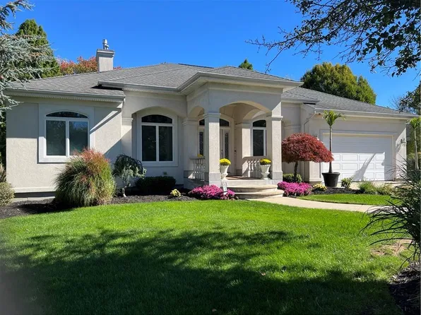 28 Capri Dr, Johnston, RI 02919