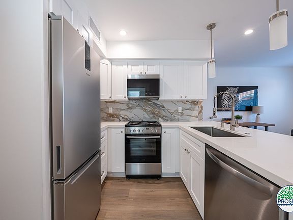 5th image of 2236 Penmar Ave #2244