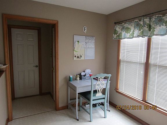 4th image of 137 Poplar Knoll Dr