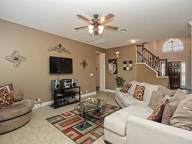 2660 Salorn Way — Photo 4