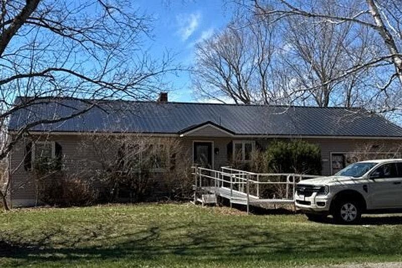 1st image of 660 Village Rd