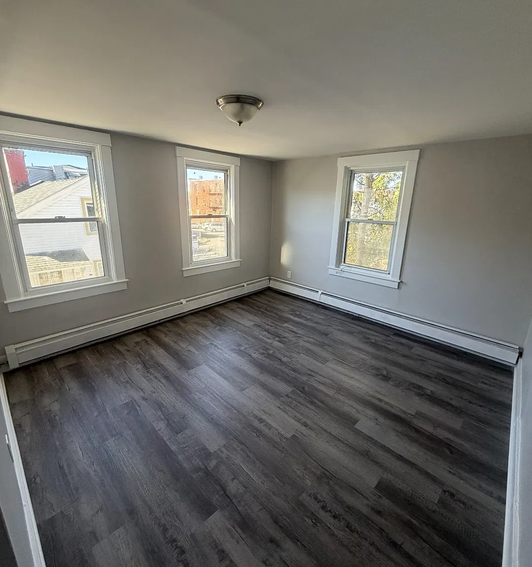 Miller St, Chicopee — Photo 1