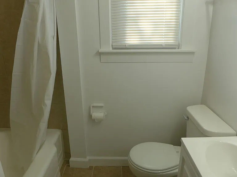 7401 W Addison St — Photo 17