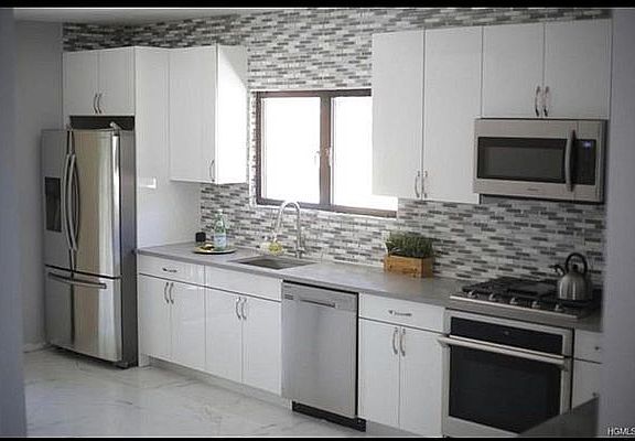 2nd image of 712 Clarence Ave #1