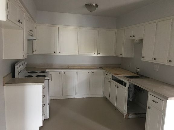 4th image of 4745 McCart Ave