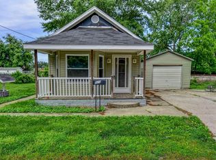 523 S Walnut St, Taylorville, IL 62568