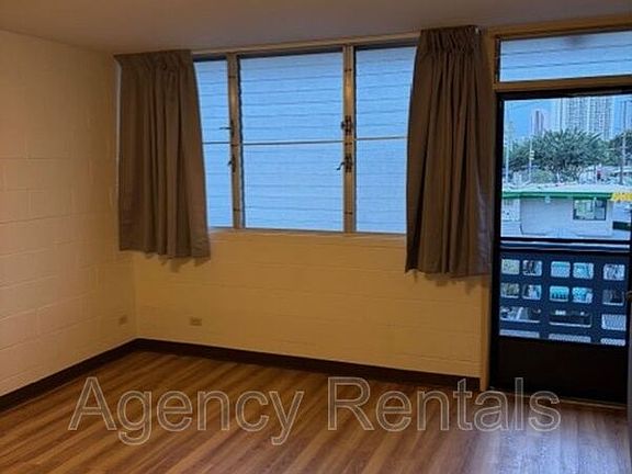 3rd image of 1019 Punahou St Unit 202