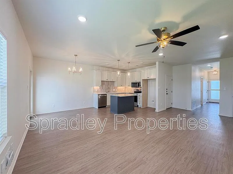 3 bed, 2.5 bath, 1545 sqft, $1,700 — Photo 3