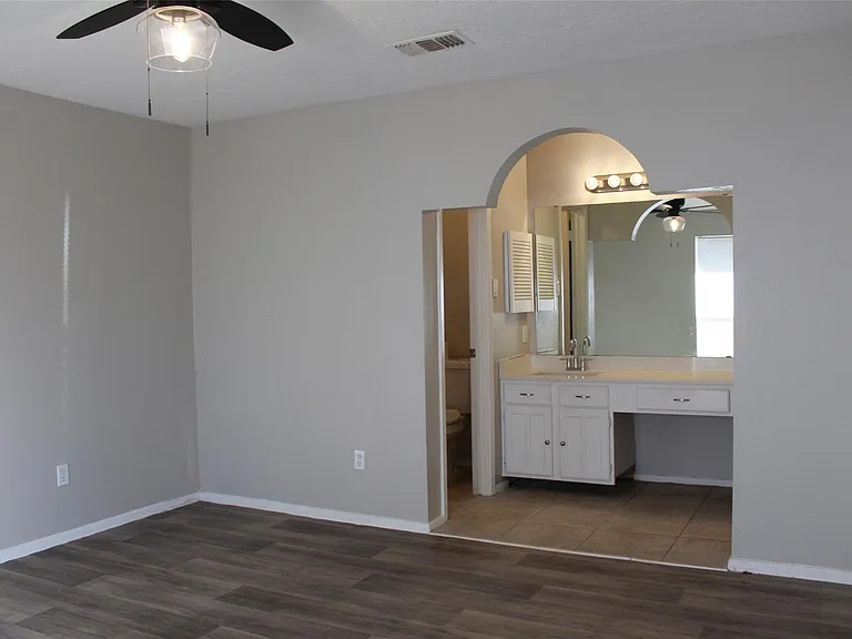 4406 Lost Lake Ln — Photo 17