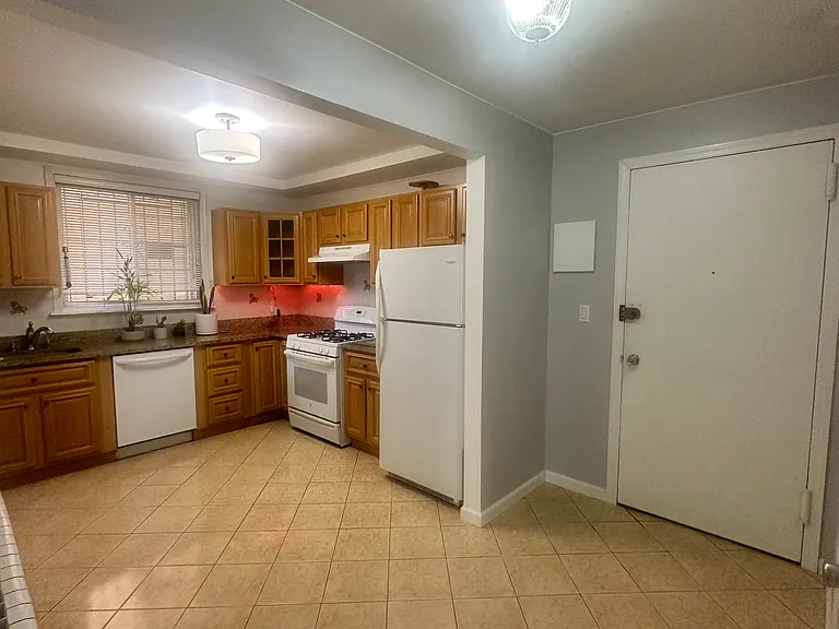 2026 Menahan St #1 — Photo 7