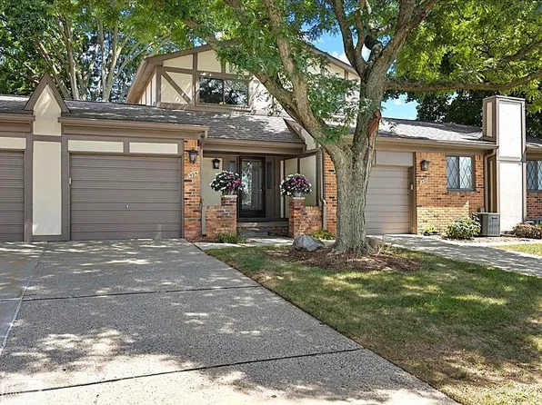 1995 Streamwood Dr, Rochester, MI 48309