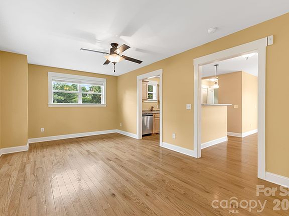 5th image of 2 Cottage Cove Ln