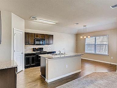 5th image of 415 Camellia Dr