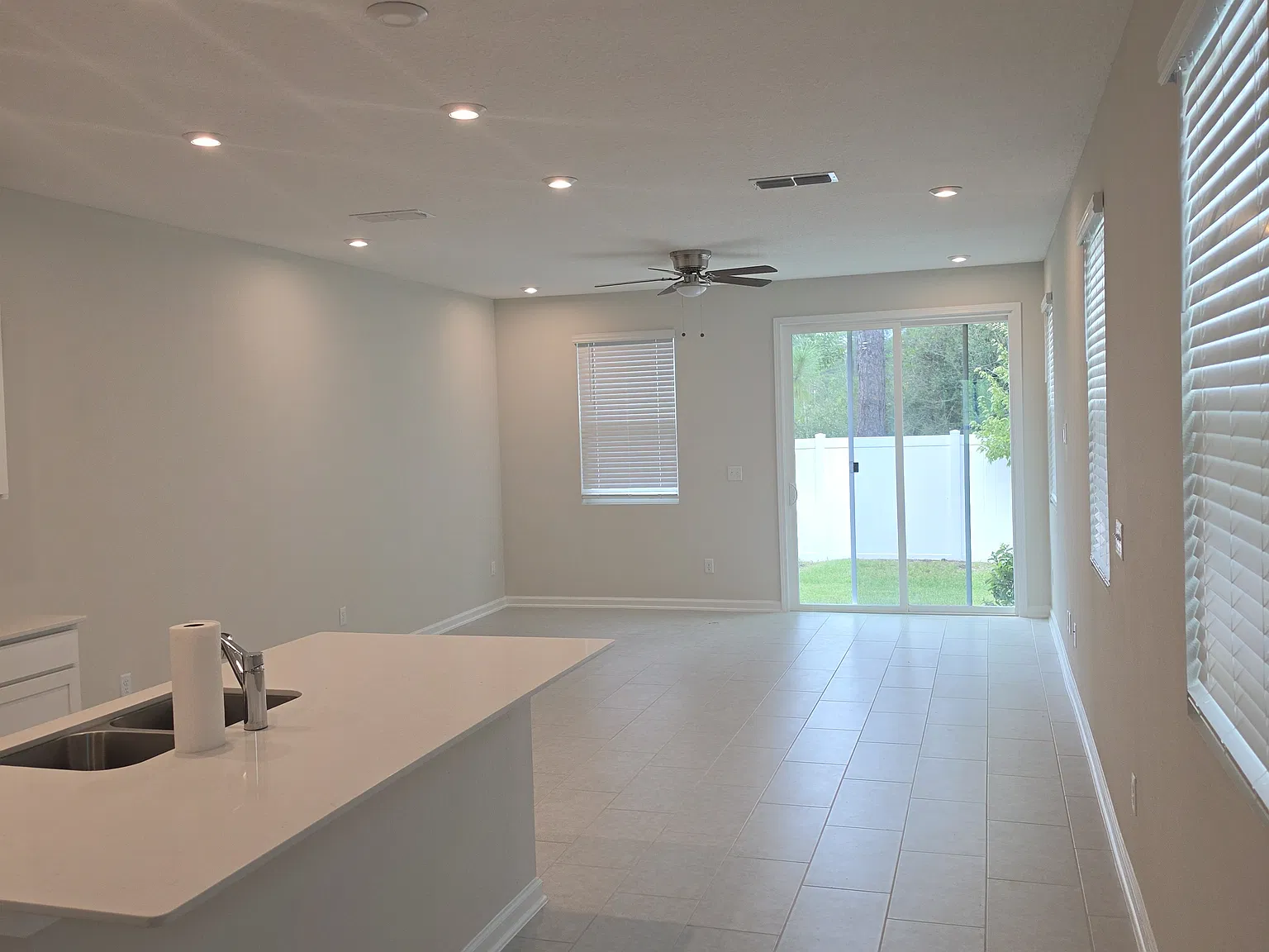 3 bed, 1615 sqft, $2,100 — Photo 4