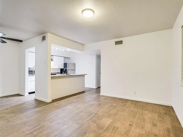 2303 E Side Dr #112 — Photo 3