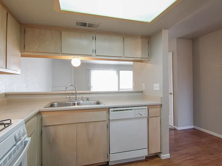 1172 Burton Dr — Photo 7