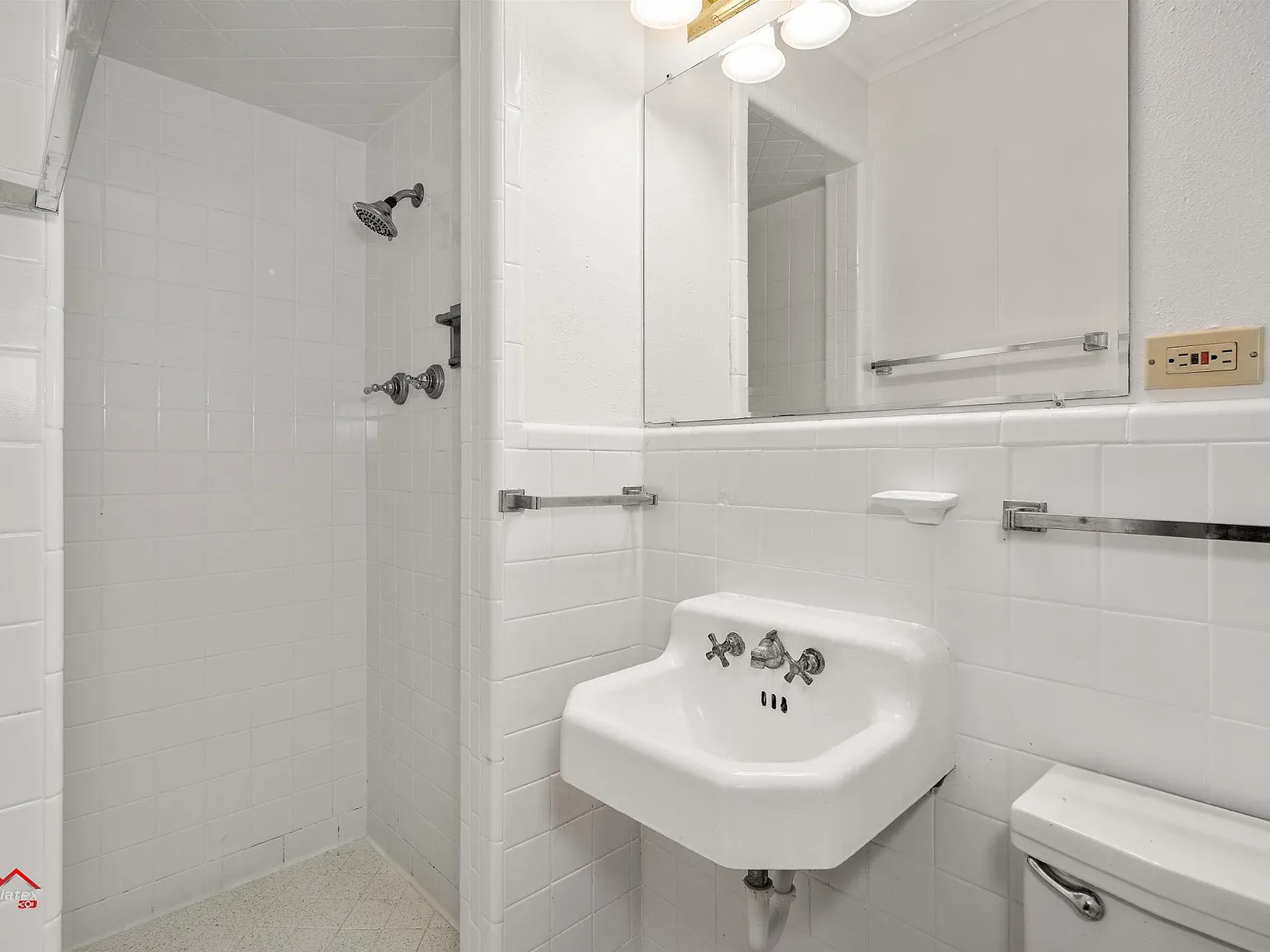 471 Arthur Ave — Photo 2