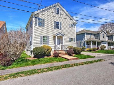 31 Garfield Ave, Bristol, RI, 02809
