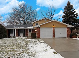 243 Wellington Dr, Crystal Lake, IL 60014