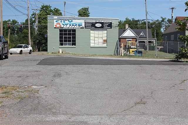 2nd image of 1700 Bridge St