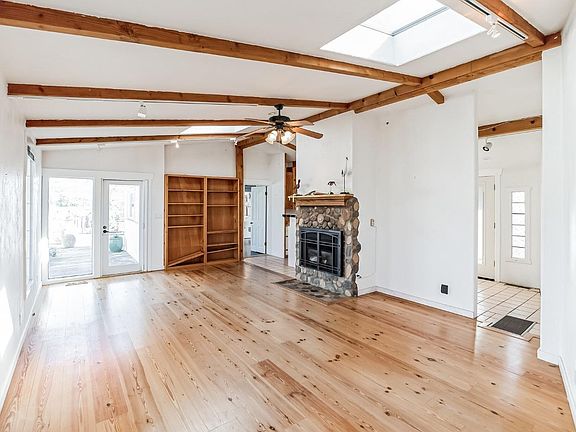 2nd image of 101 Greenbrae Boardwalk