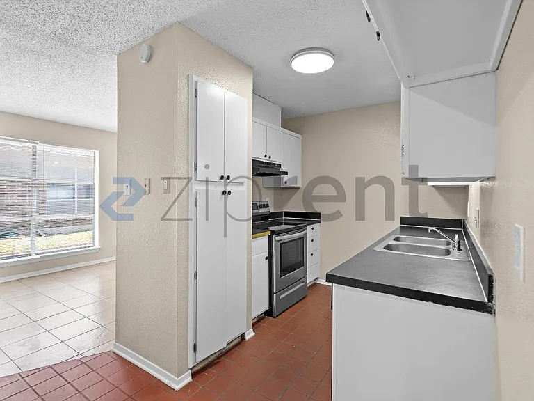 3224 Dreeben Dr #101 — Photo 4