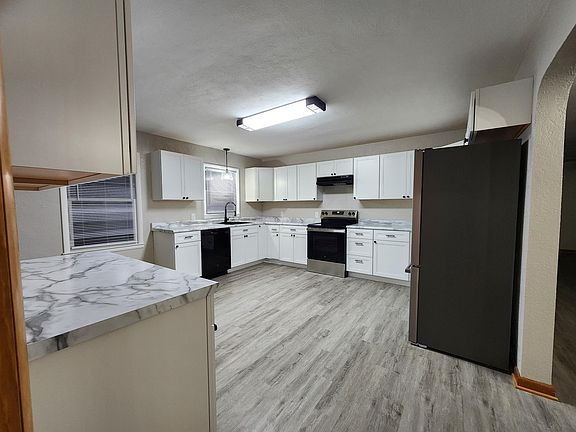 5th image of 1271 S Plum Lane