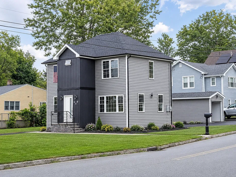 135 Lake Shore Dr