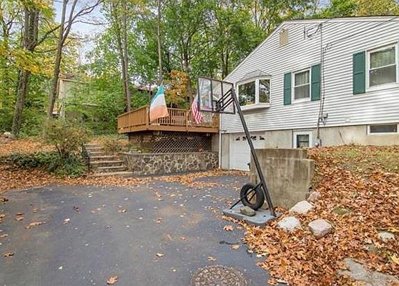 4th image of 15 Woodbine Ave