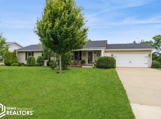 1714 Neil Dr, Pella, IA 50219