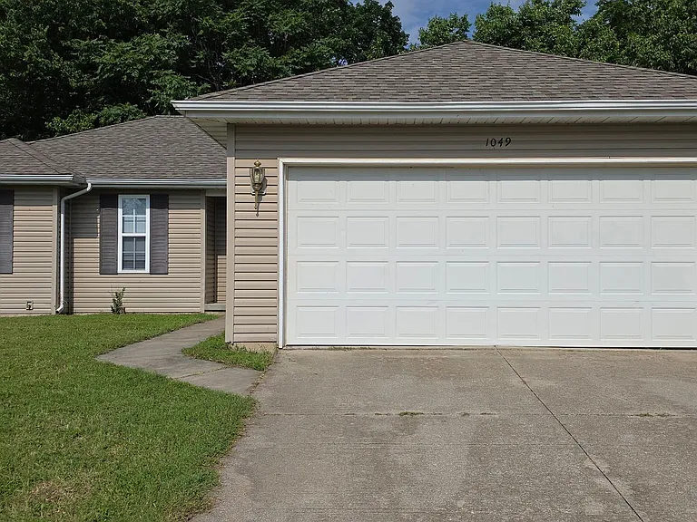 1049 S Missouri Ave — Photo 1