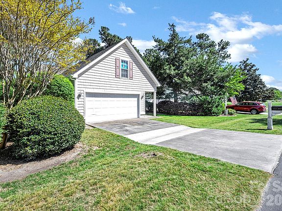 4th image of 4979 Glen Cove Dr