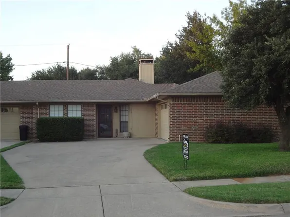 242 Mountainview Dr, Hurst, TX 76054