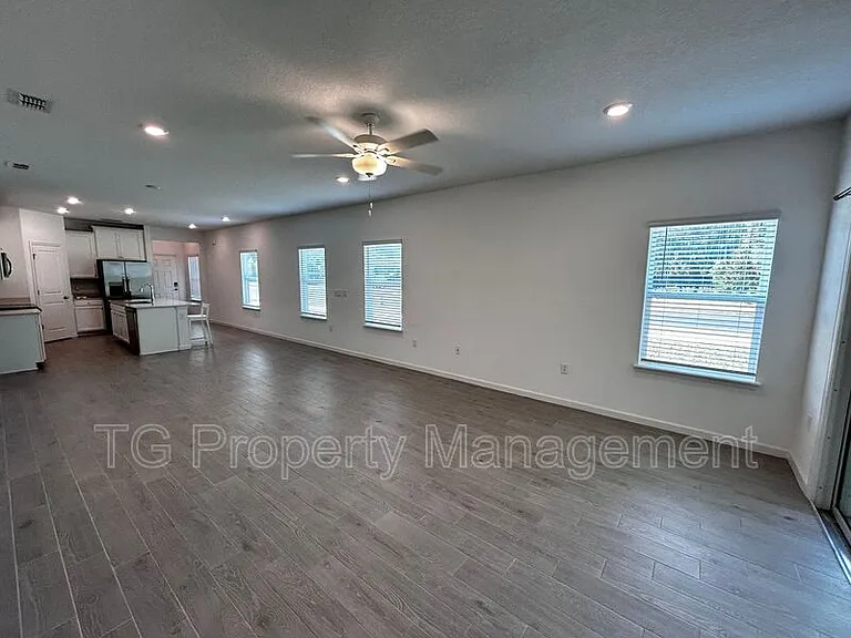 23 Lake Sinclair St — Photo 12
