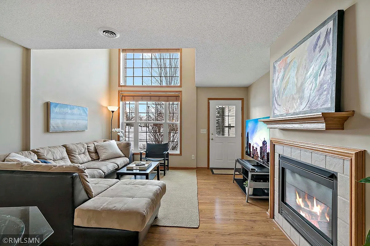 Building Photo - 302 Wilderness Dr