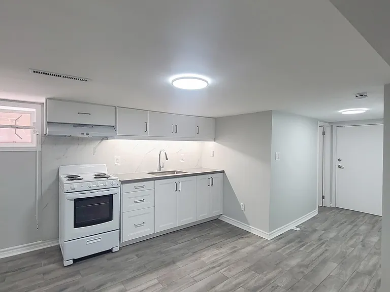 238 Strathmore Blvd #LOWER — Photo 5