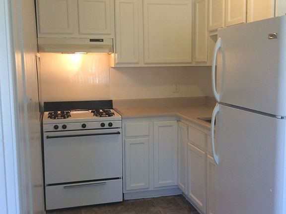 3rd image of 332 El Medio St #3009074
