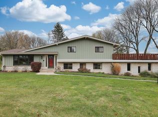 8240 Fairmont Ln, Greendale, WI 53129