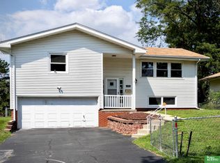 5556 N 61st St, Omaha, NE 68104