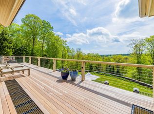 165 Bennington Ln, Hartford, VT 05047