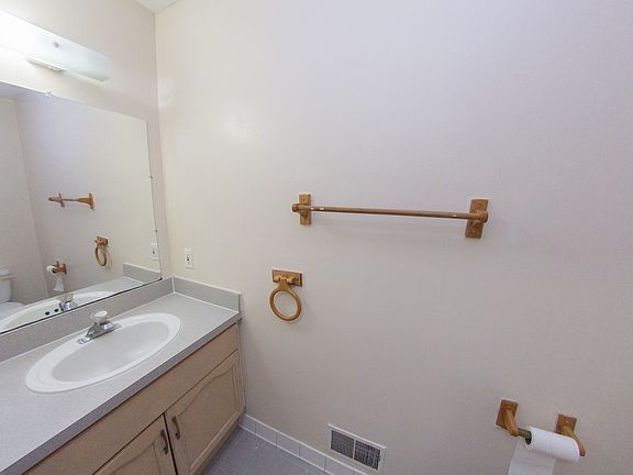 3rd image of 44234 Delco Blvd