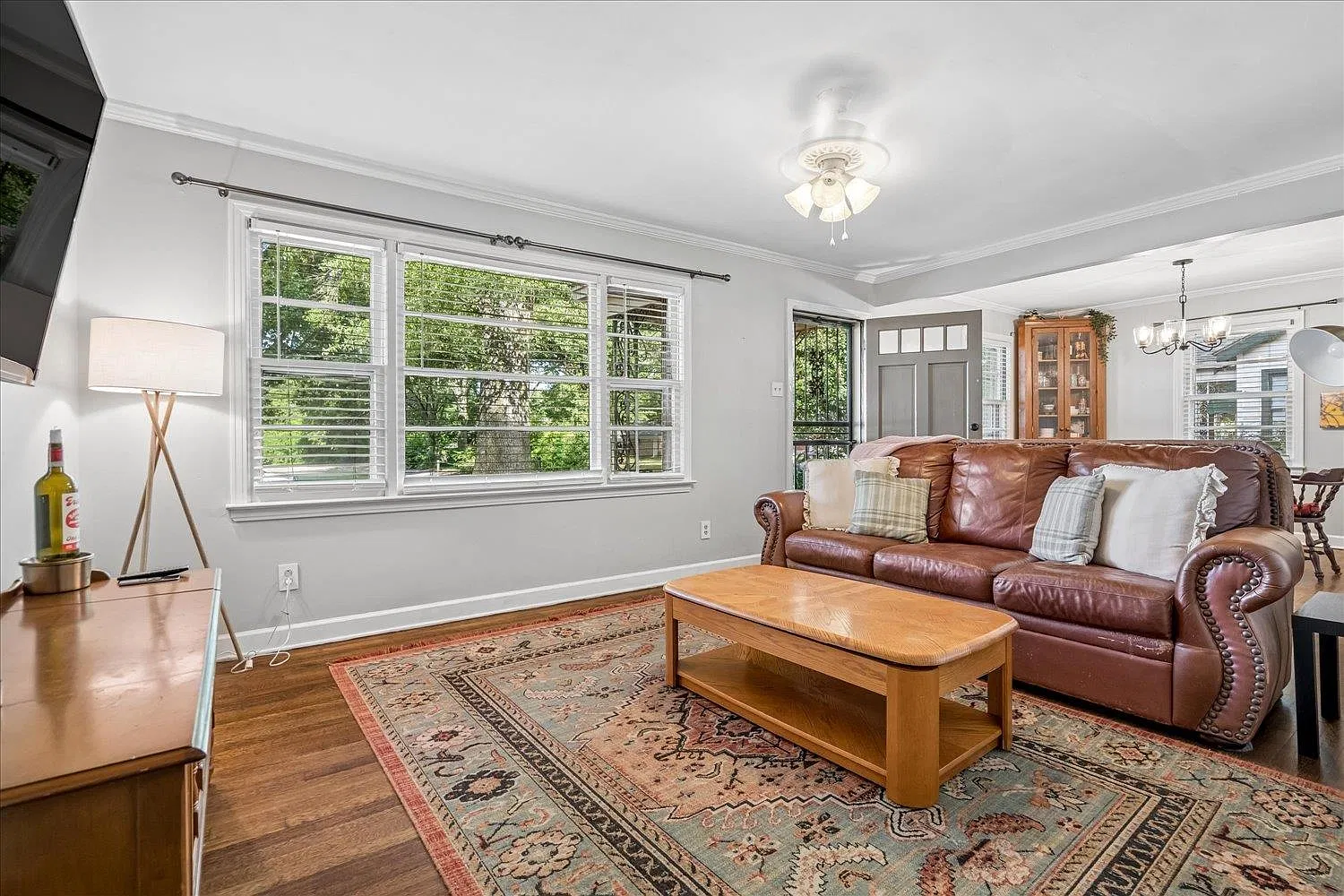 3 bed, 1.0 bath, 1189 sqft, $1,300 — Photo 4