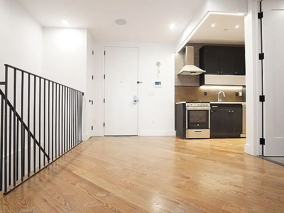4th image of 293 Fenimore St #1
